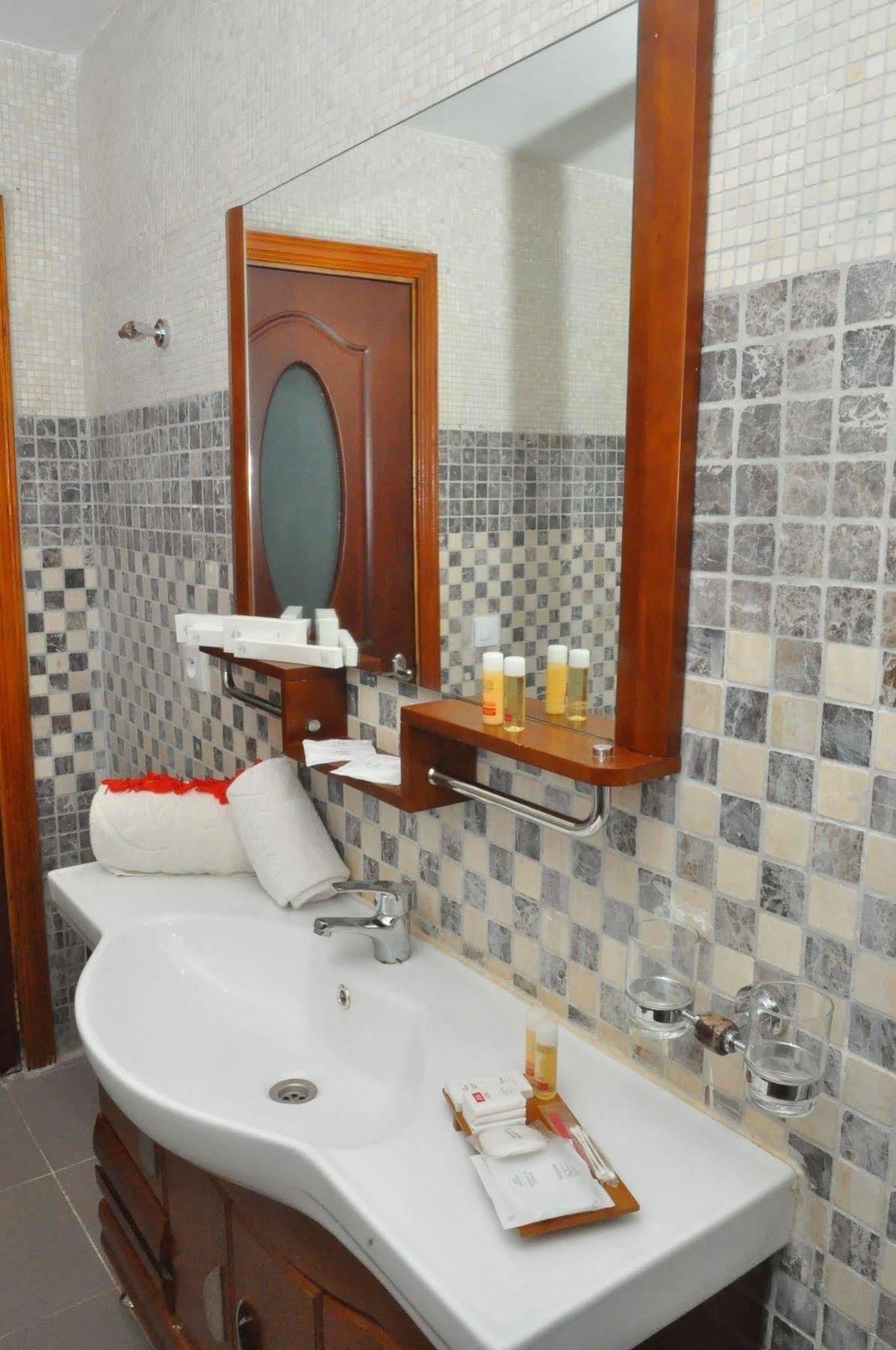 Riviera Royal Hotel Κονακρί Εξωτερικό φωτογραφία